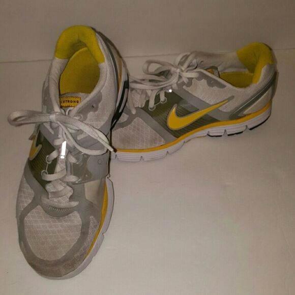 Grey Nike shoes size 7.5 - Picture 1 of 4